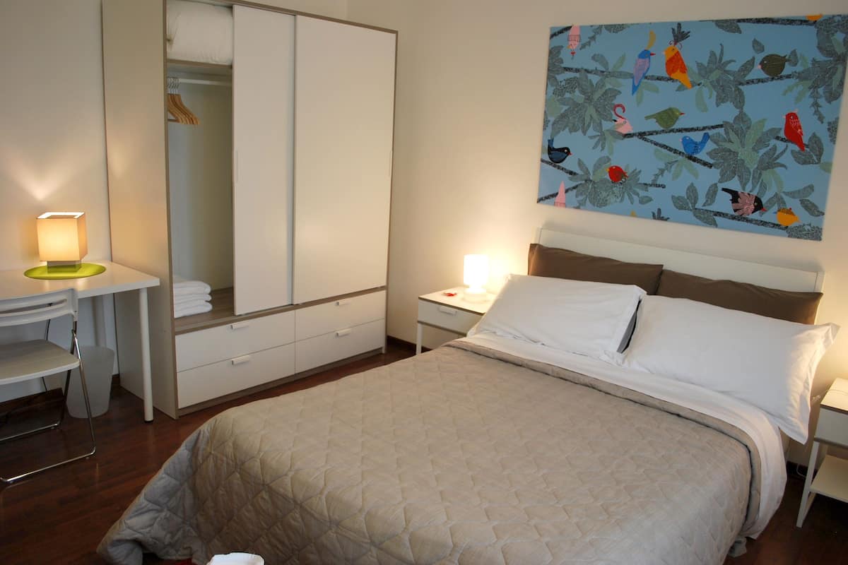 Tweepersoonskamer | Luxe beddengoed, een bureau, gratis wifi, beddengoed