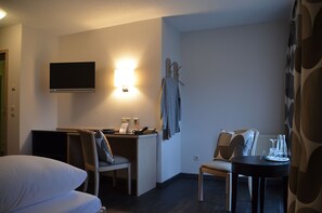Chambre double | Aire de séjour | Téléviseur à écran plat