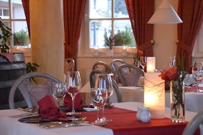Couples dining - Hotel & Restaurant Castell (Leinsweiler)