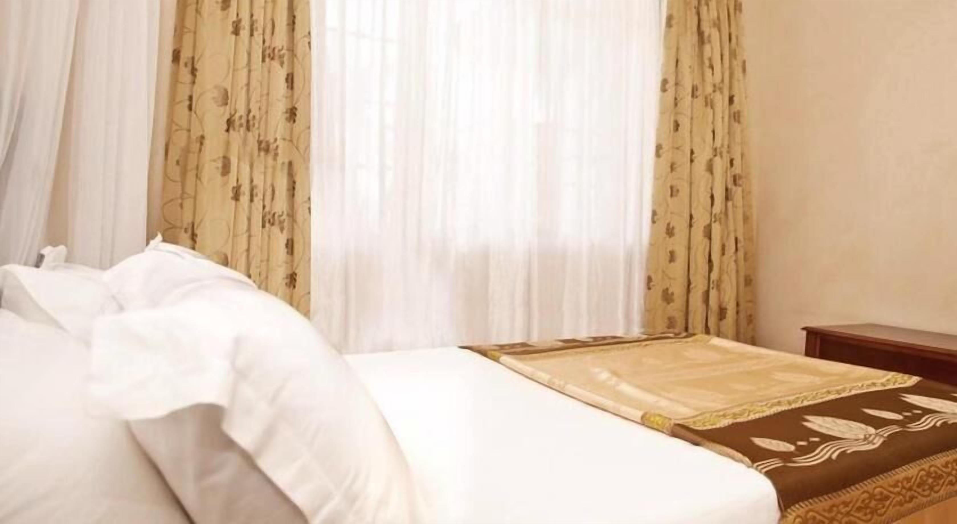 In-room safe, desk, soundproofing, free WiFi