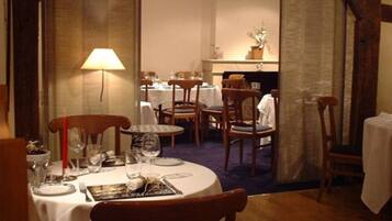 Déjeuner et dßner servis sur place