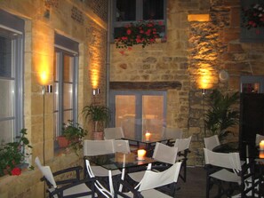 Lunch and dinner served