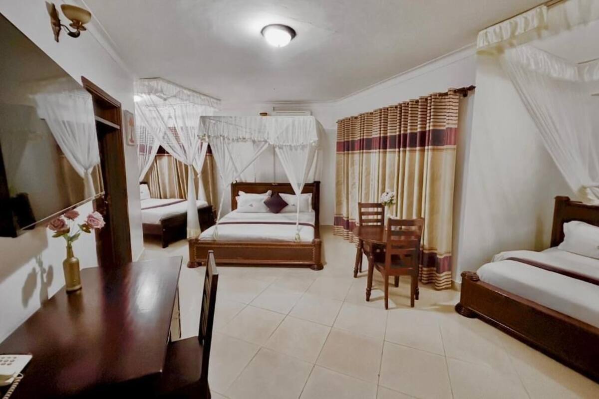 Desk, laptop workspace, soundproofing, free WiFi