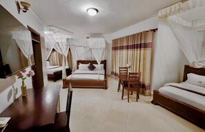 Desk, laptop workspace, soundproofing, free WiFi - Sienna Beach Hotel (Entebbe)