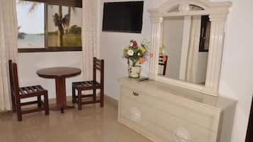 Deluxe Double Room | Living area