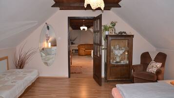 Duplex, 2 Bedrooms, Kitchen | Premium bedding, desk, blackout curtains, free cots/infant beds