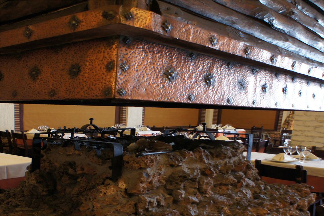 Déjeuner et dîner servis sur place, spécialités Cuisine méditerranéenne