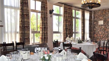 Lunch and dinner served, Mediterranean cuisine