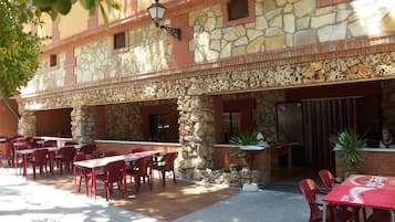 S'hi serveixen dinars, sopars i plats de cuina mediterrània