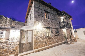 Front of property - Armonia Hotel (Sikyona)