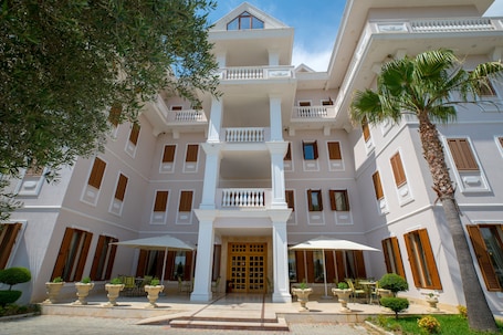 Patio. Vila Zeus Hotel