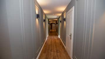 Comfort Double Room, Accessible | Hallway