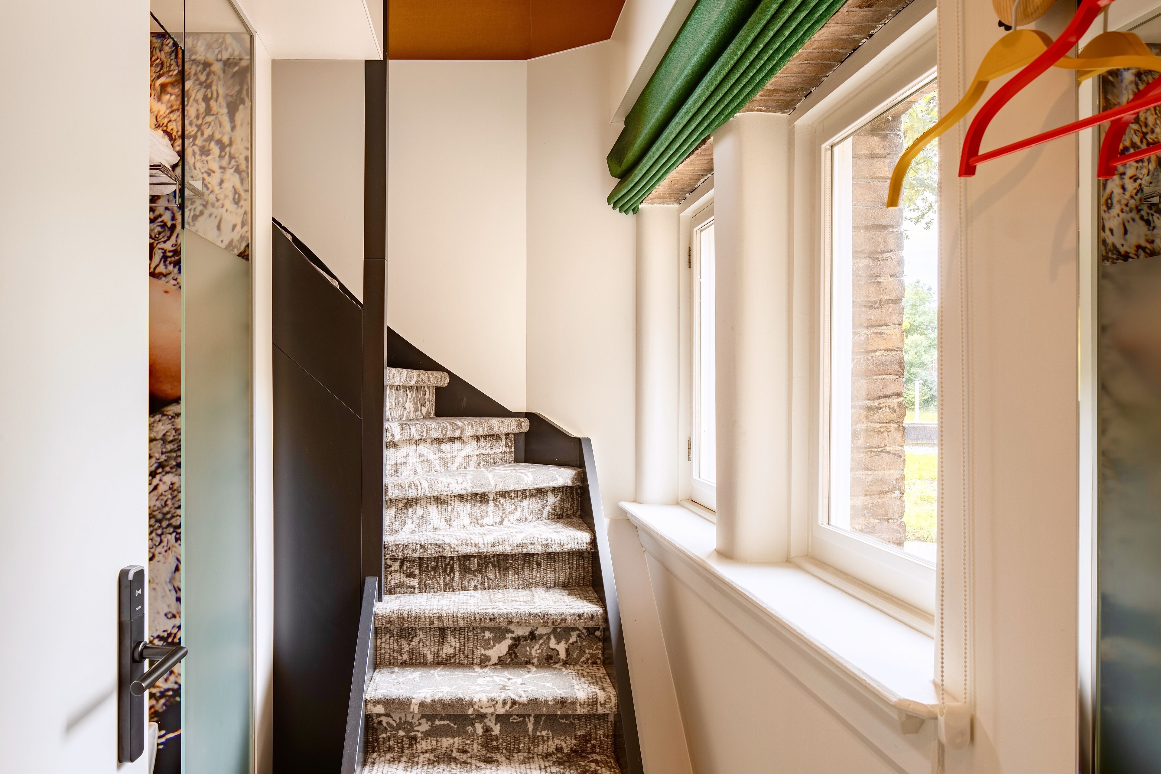 epic room + | staircase