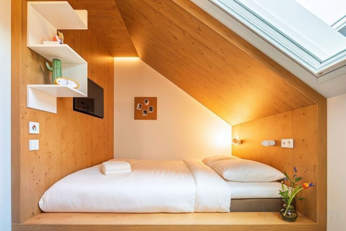 Compact Room