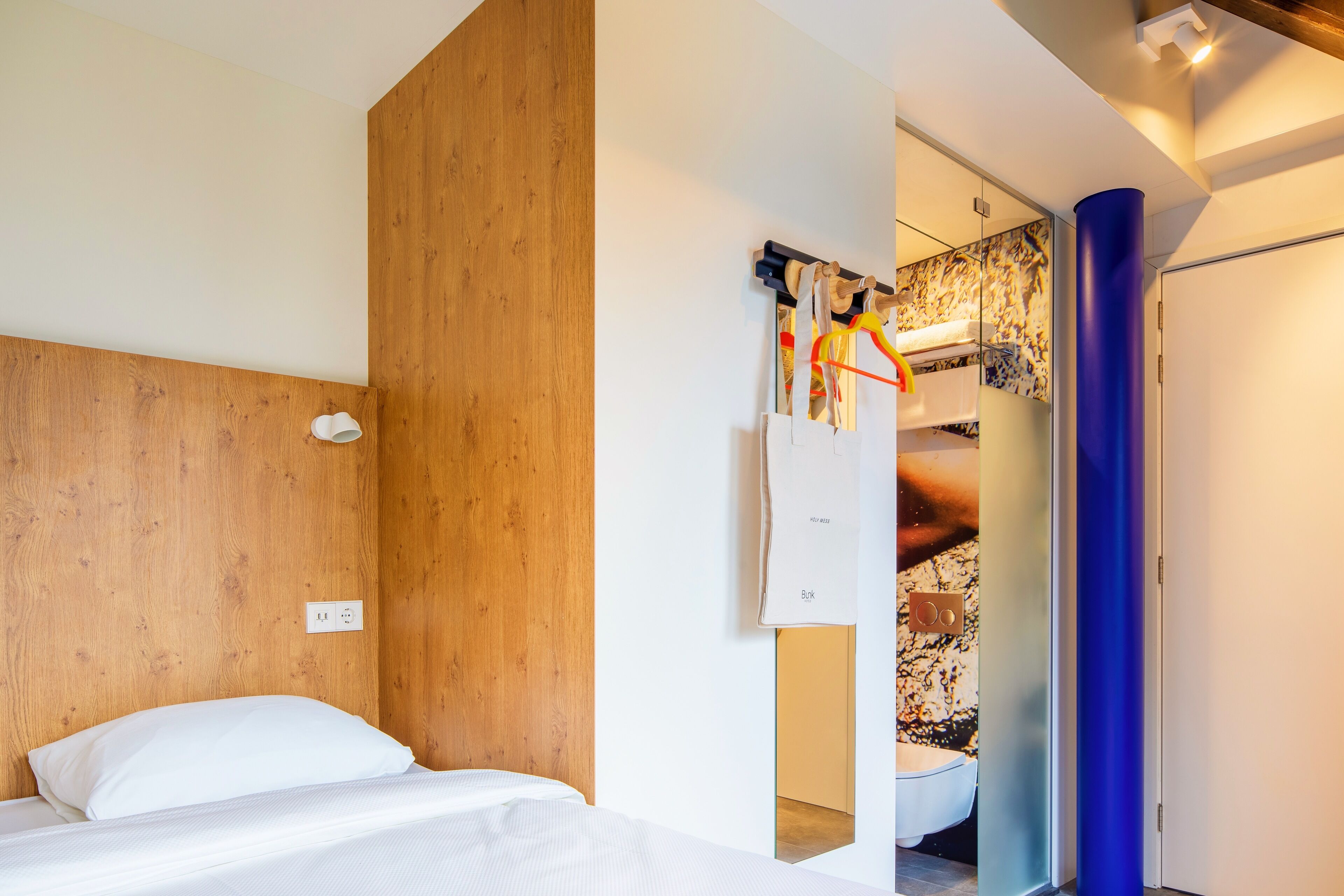 Free WiFi, bed sheets