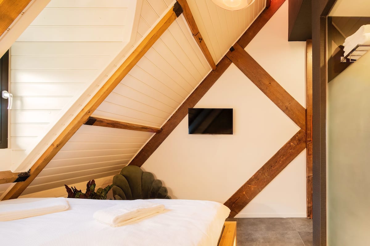 EPIC BUNK ROOM