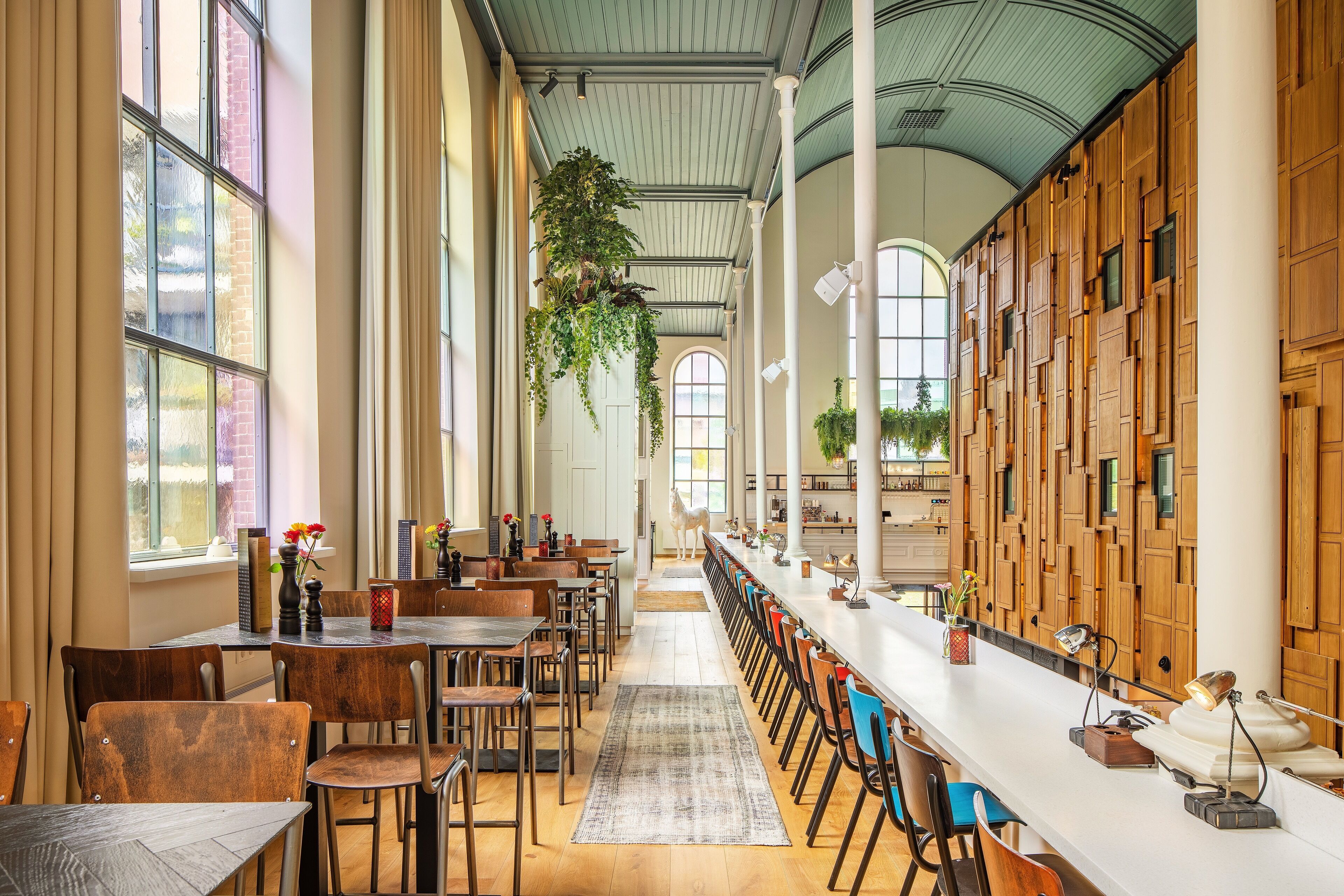 breakfast and dinner served