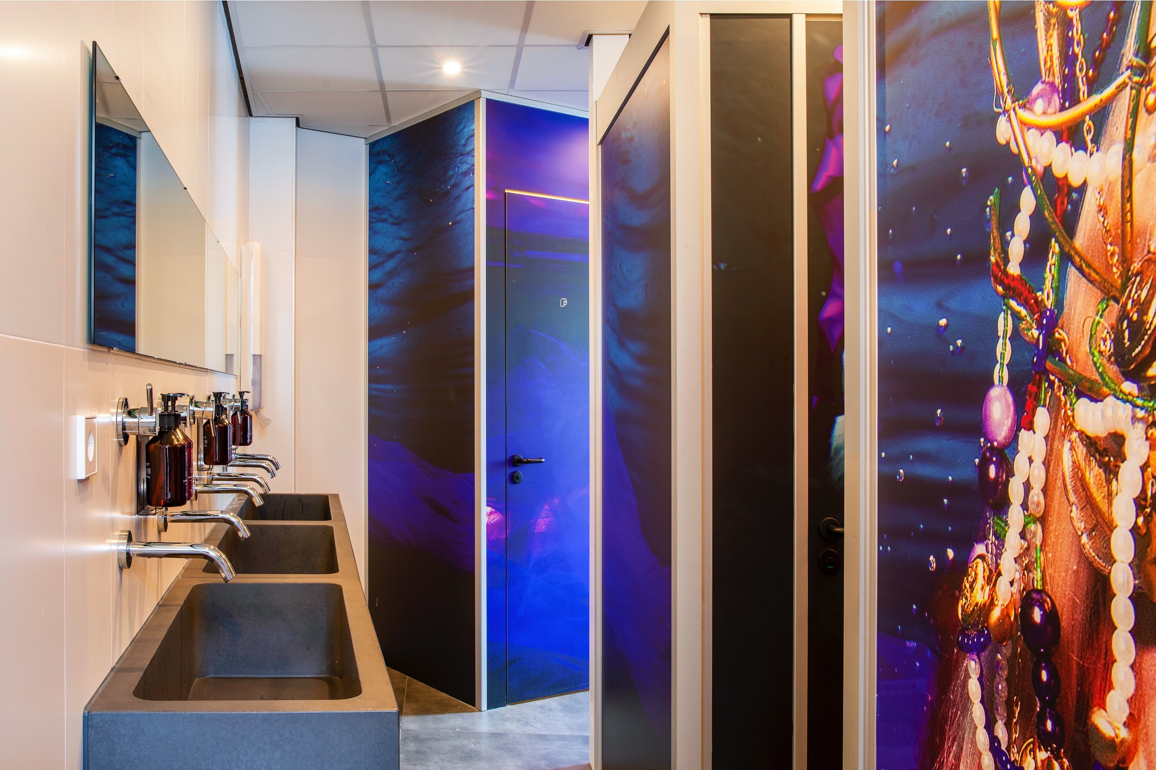 shower, rainfall showerhead, free toiletries, hair dryer