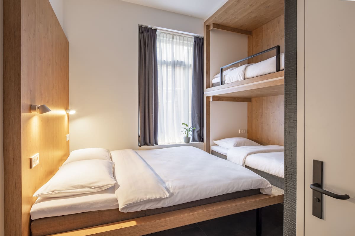 BUNK ROOM FOR 4