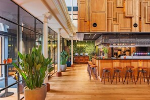 Breakfast and dinner served - BUNK Hotel Utrecht (Utrecht)