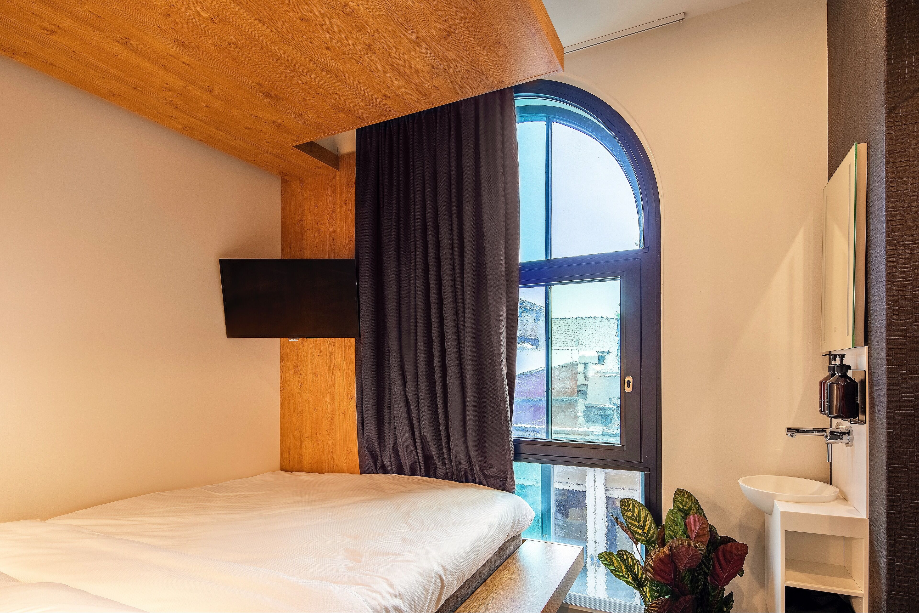 basic room | 1 bedroom, hypo-allergenic bedding, in-room safe, iron/ironing board