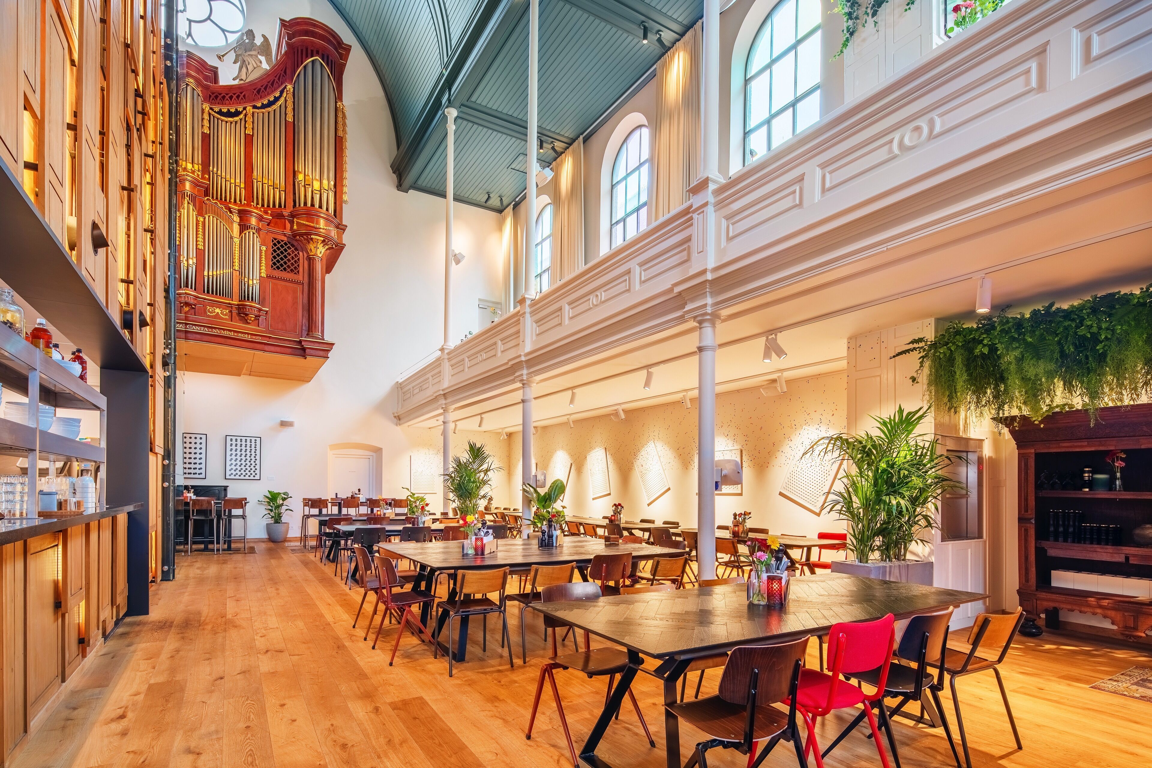 breakfast and dinner served