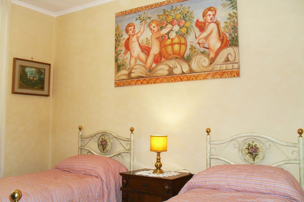 1 Schlafzimmer, italienische Bettbezüge von Frette
