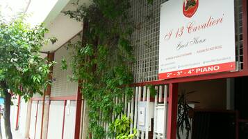 A sign for "I 13 Cavalieri Guest House" with contact information and a piano range of 2-3-4.