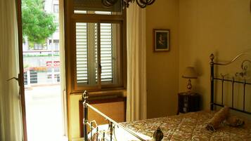 Kolmen hengen comfort-huone | Parveke