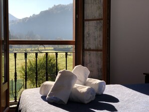 Schreibtisch, Verdunkelungsvorhänge, kostenloses WLAN, Bettwäsche