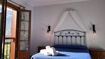 Desk, blackout drapes, free WiFi, bed sheets