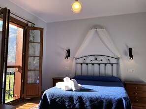Desk, blackout drapes, free WiFi, bed sheets - Hotel San Francisco Rural (Parres)