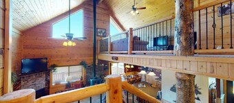 23 MI to YNP | Mountain Views | Golf Course Cabin
