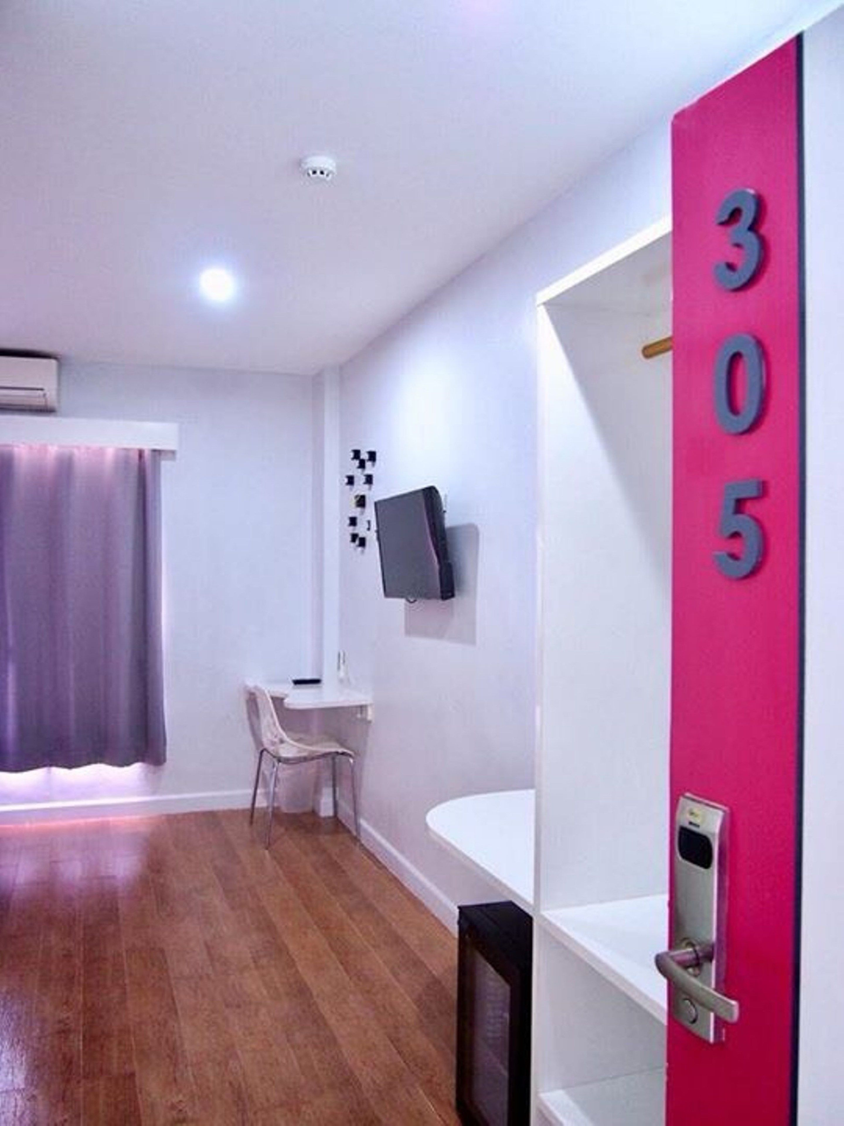 standard, 2 twin beds, non smoking, city view | room amenity