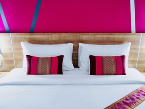 Superior Room, 1 Katil Raja (King), Non Smoking, City View | 1 bilik tidur, meja, ruang kerja komputer riba
