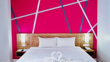 Superior, 1 King Bed, Non Smoking, City View