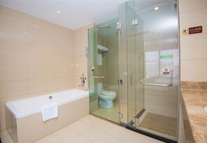 Executive Suite | Bathroom | Shower, hair dryer, bathrobes, towels - Vienna International Hotel World Expo (Shanghai)