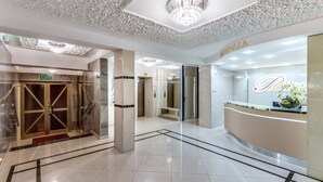 A hotel lobby with a reception desk, a reception area, and an elevator. - Perelka Kolobrzeg (Kolobrzeg)