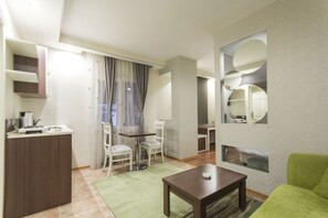 Deluxe Suite | Living area | LCD TV