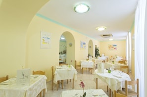 Lunch and dinner served, local and international cuisine - Eden Park (Forio)