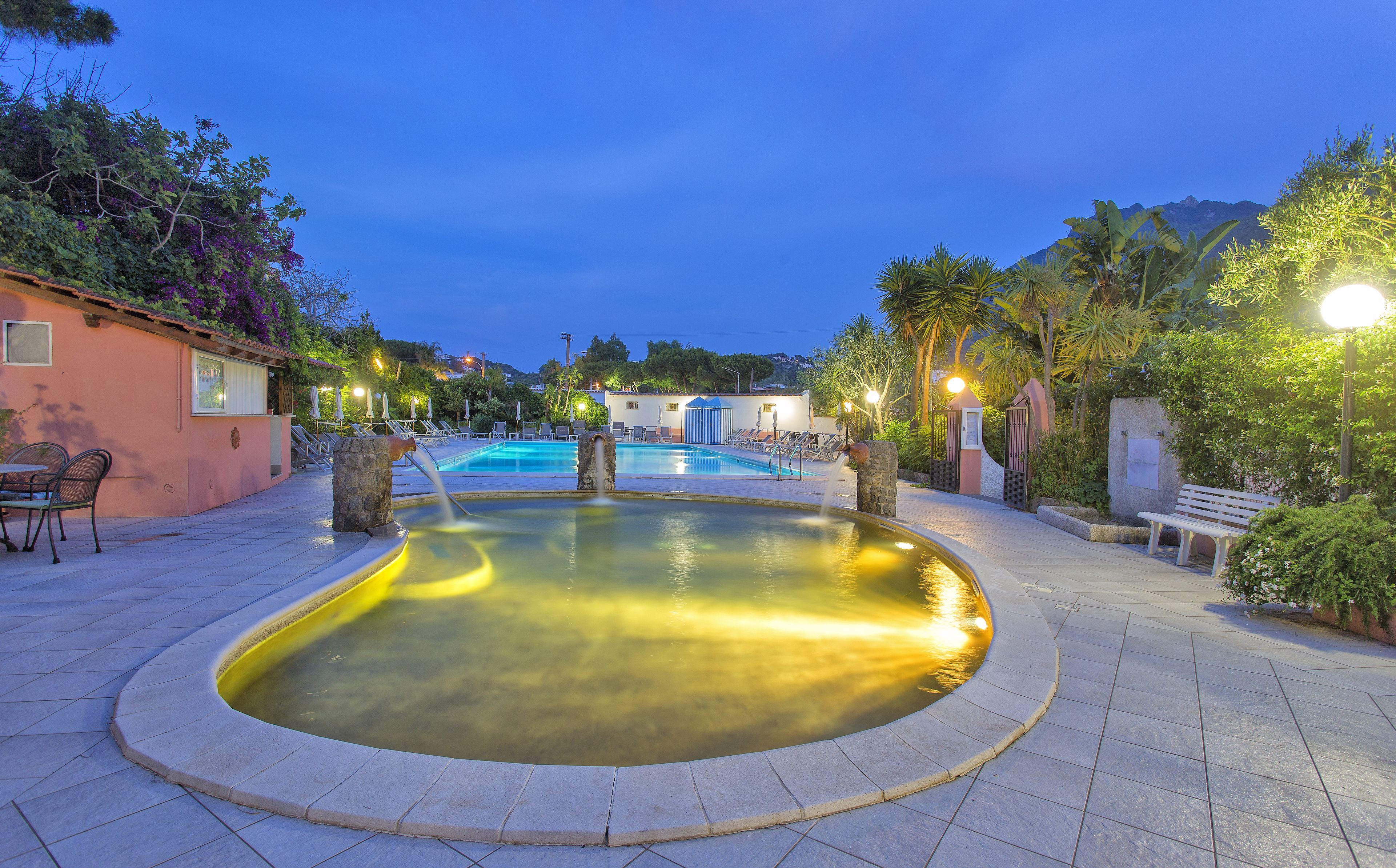 Piscina coperta, piscina all'aperto