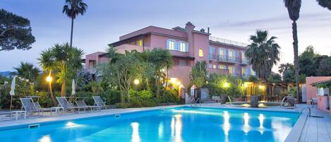 Innenpool, Außenpool