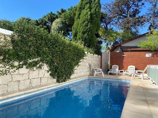 Seasonal outdoor pool - El Horreo Apart (Villa Gesell)