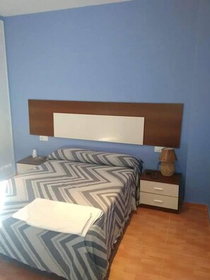 Double room with shared bathroom | Bagno | Vasca, vasca da bagno a immersione totale, set di cortesia gratuito