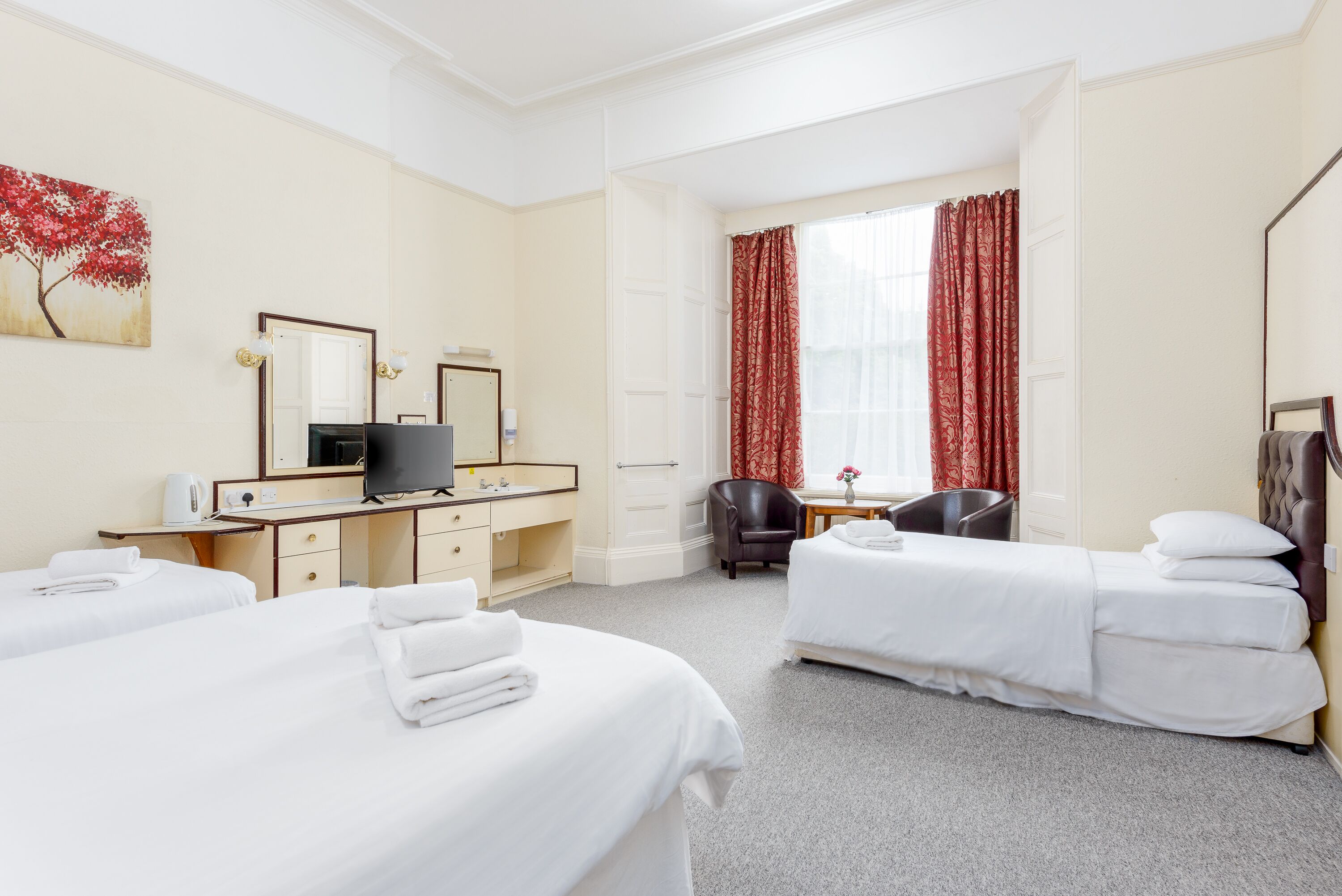 family quadruple room | desk, iron/ironing board, travel cot, bed sheets