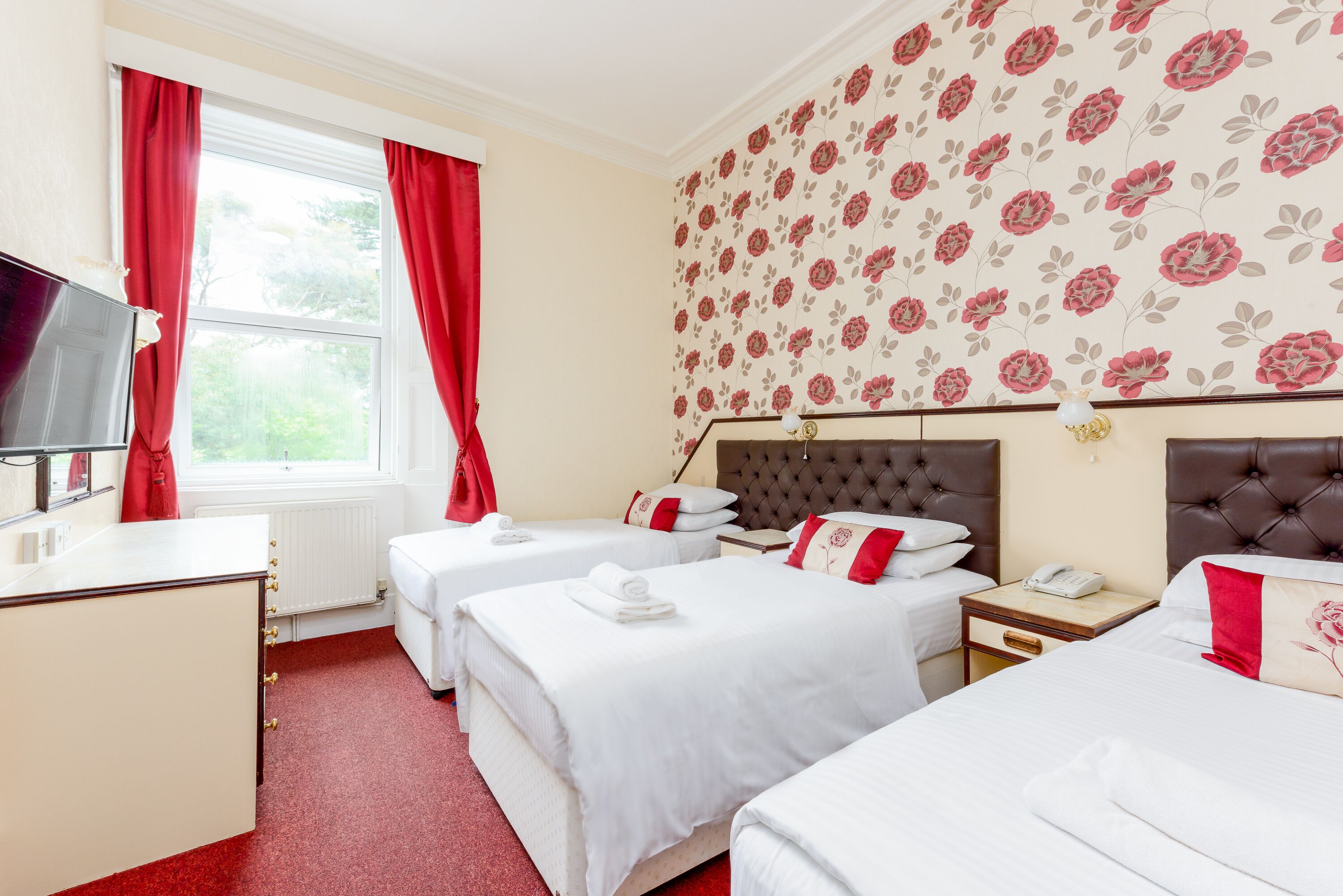 classic triple room | desk, iron/ironing board, travel cot, bed sheets