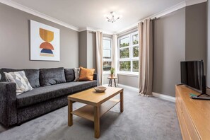 Premium bedding, iron/ironing board, travel crib, free WiFi