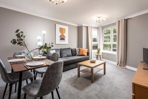 Premium bedding, iron/ironing board, travel crib, free WiFi - Elms Way - Donnini Apartments (Ayr)