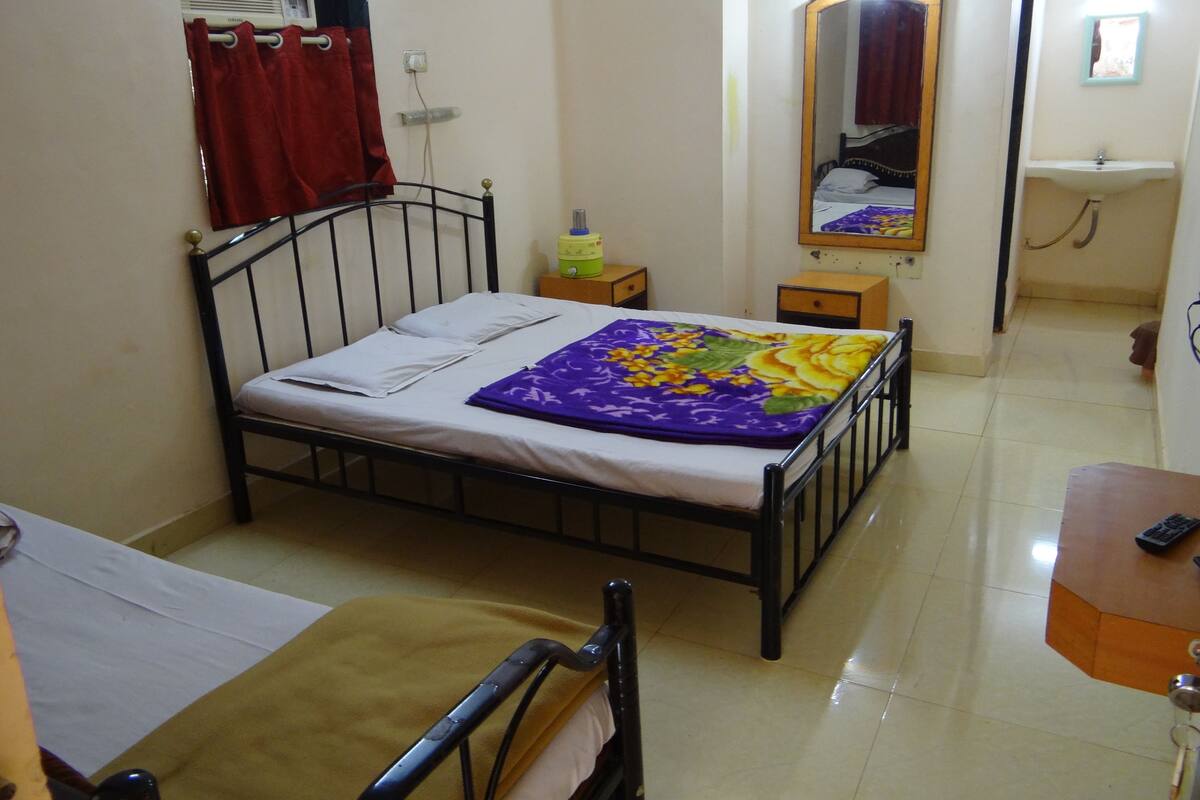 Basic-Doppelzimmer, 1 Schlafzimmer | Schreibtisch, Zustellbetten