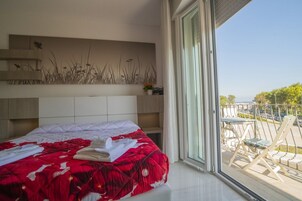 Junior-Suite, 1 Schlafzimmer, Meerblick | Bettwäsche aus ägyptischer Baumwolle, hochwertige Bettwaren